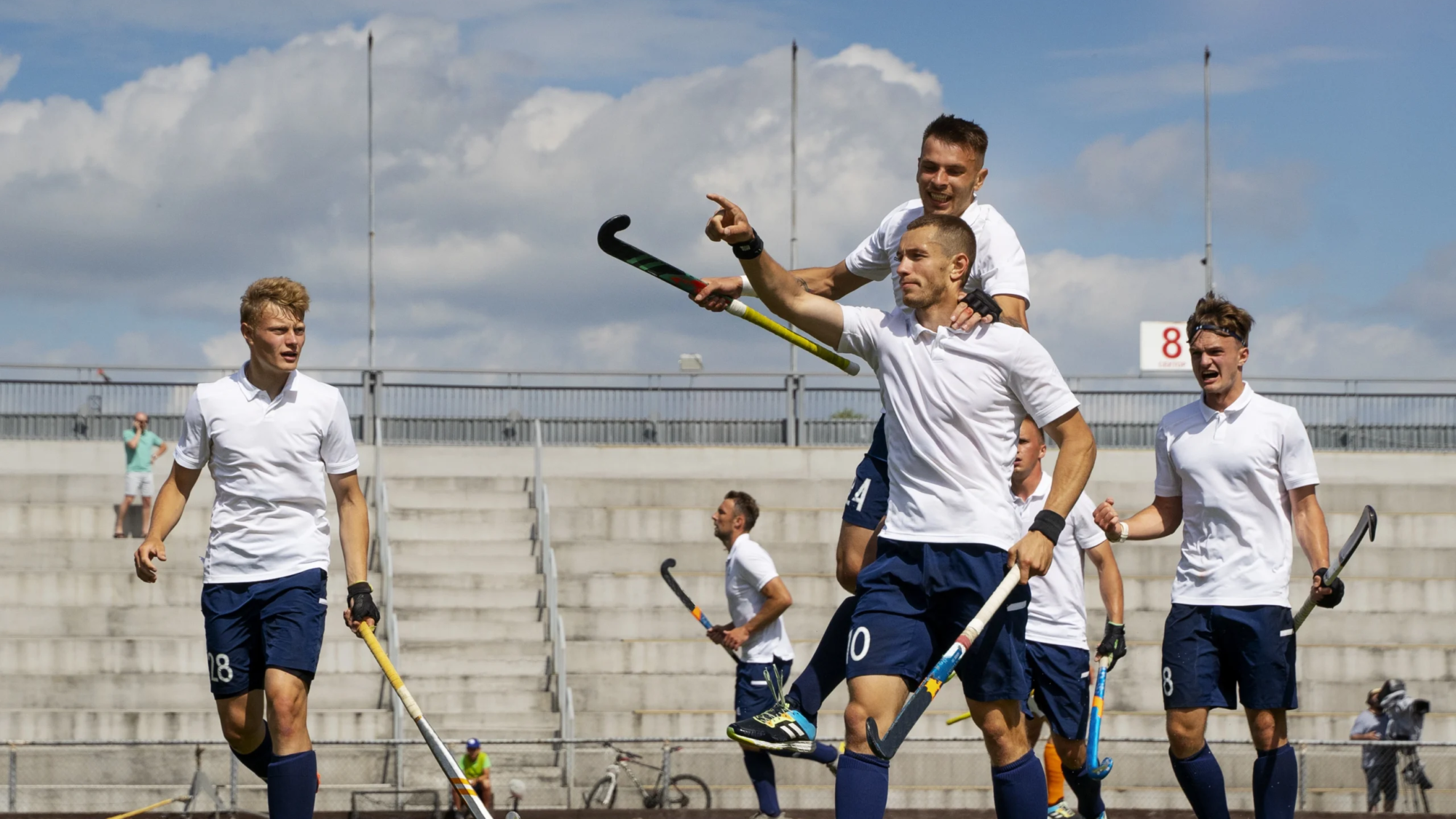 field-hockey-players-tournament-game (1)