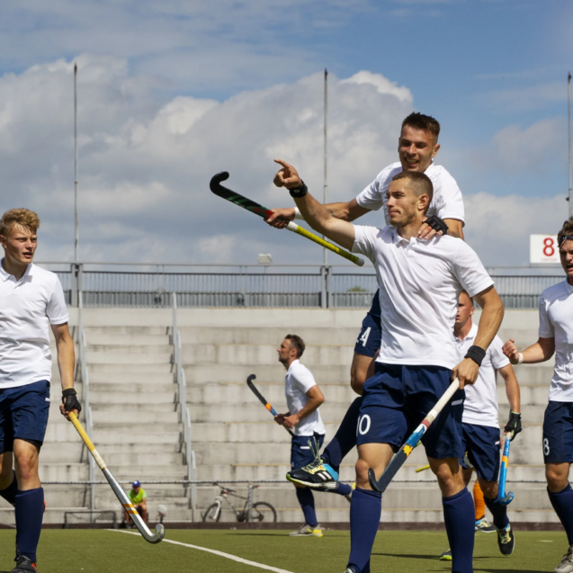 field-hockey-players-tournament-game (1)